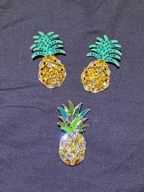 NWOT Tropical Pineapple Crystal Brooch and Pierced Earring Set - Green & Yellow